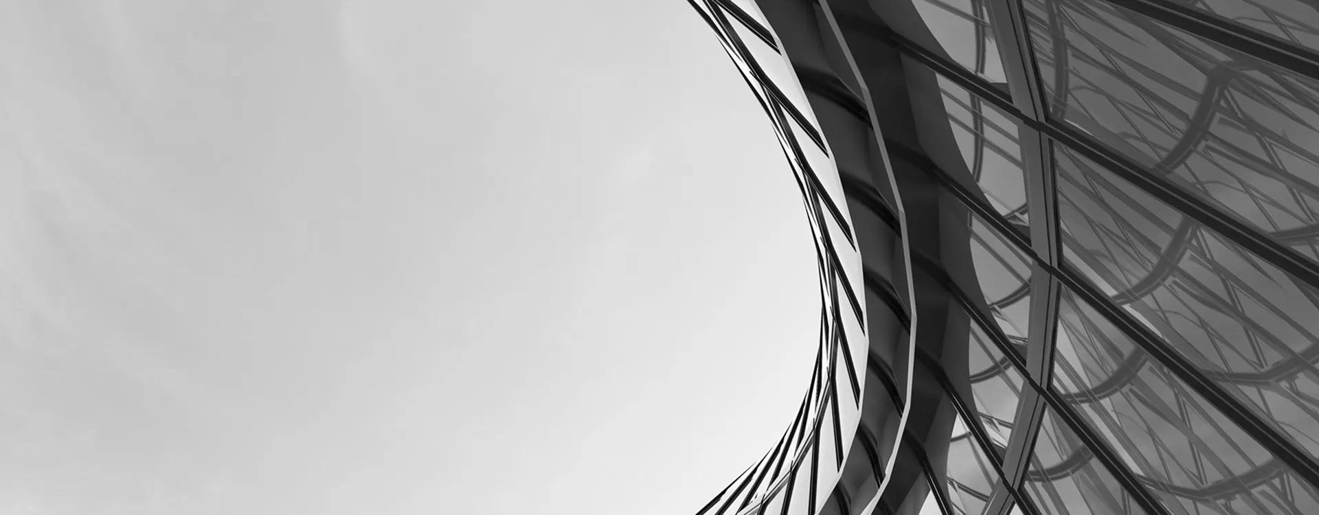 Structure architecturale moderne en lignes courbes et transparence